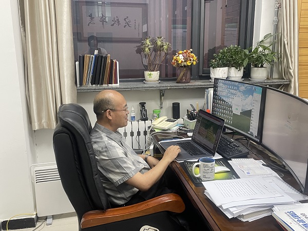 d4fc7787be2842feb863018fd6d41b84.jpg 胡小平教授作招生宣传.jpg