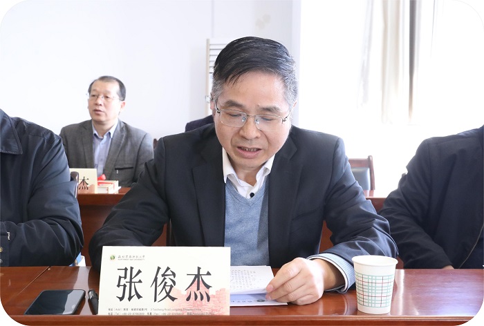 62cf8a965c644f1eb90ee45a7eb956de.jpg 公司党委书记主持座谈会.jpg