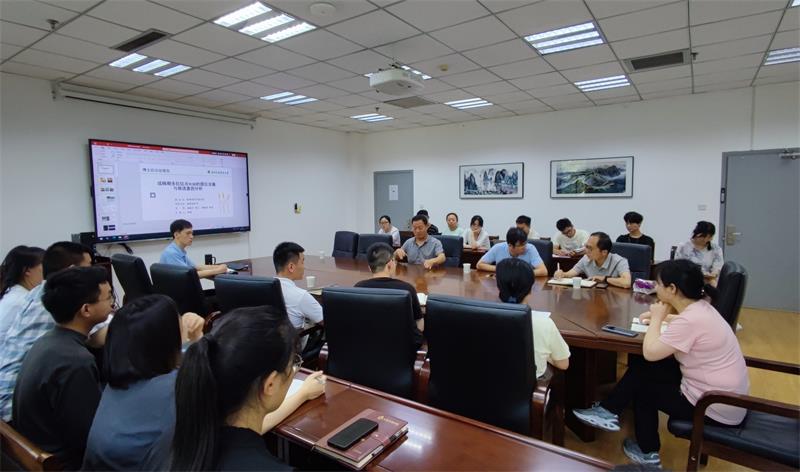 2cb57a304c114cb5947f78cd2e0b757b.jpg 报告会会场-裁剪-800.jpg