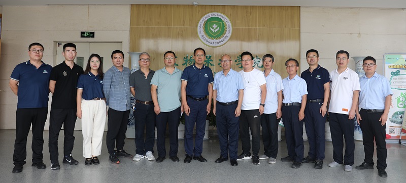 fbd5055b60ab49d5b5d3584f63d1e376.jpg 与会人员合影01.jpg